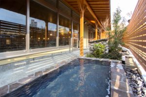 女性露天風呂｜別府の天然温泉をお楽しみください。